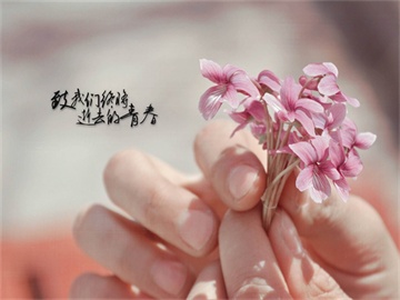 亲爸后妈让孩子躺后备箱 亲妈气炸